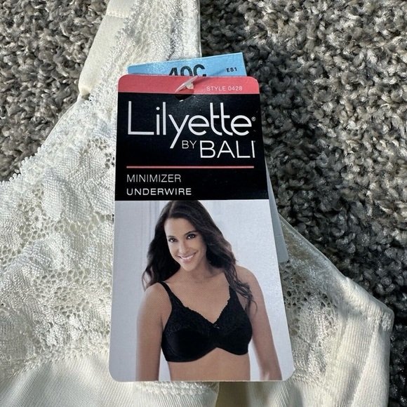 Lilyette By Bali Full Coverage Minimizer Underwire Bra SZ 40C NWT - Picture 3 of 5